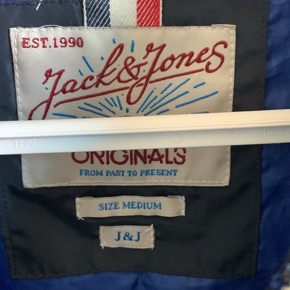 Vest - Picture 2 of 4